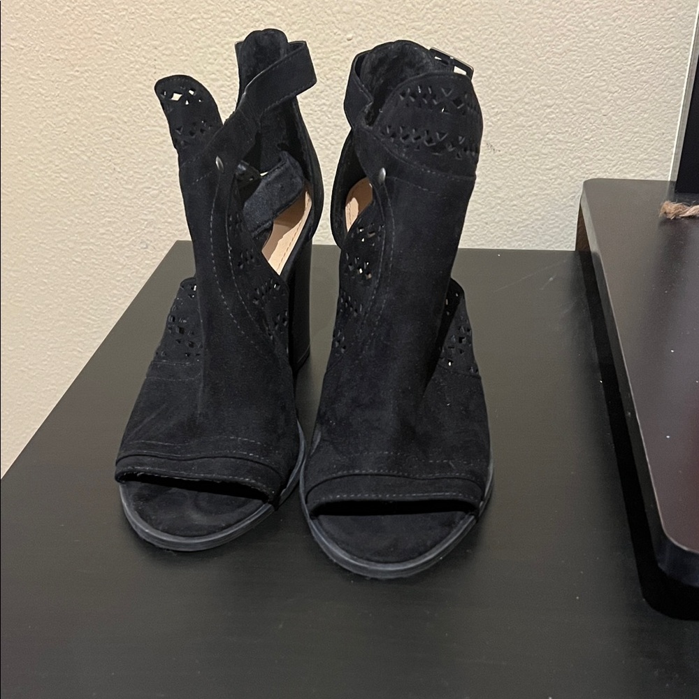 American Eagle by Payless Black Cutout Heels